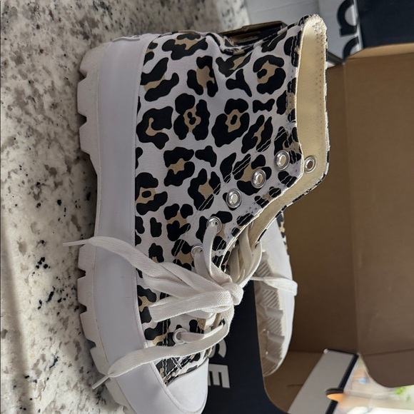 Converse Leopard Print High-Top Sneakers - Picture 4 of 9